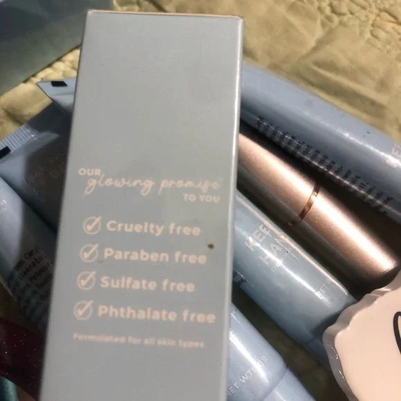 Set of 8 Health & Beauty Bundle: 2 Brow Trimmers, 4 Chamomile Lotion, 2 Aloe NEW